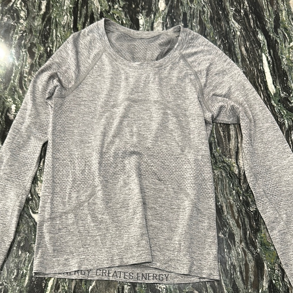 Lululemon swiftly tech 2.0 racer back long sleeve grey